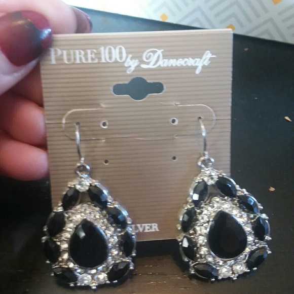 NWT earrings  women's - Picture 2 of 2